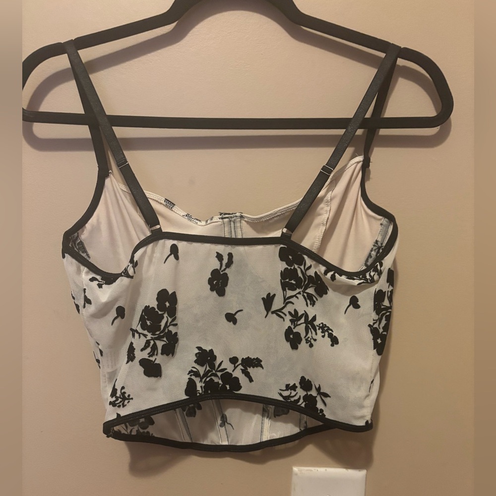 Black and White Floral Women's Top - Picture 2 of 4